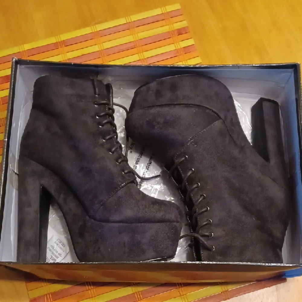 Speed Limit 98 Black Platform Lace-Up Ankle Boots Size 8